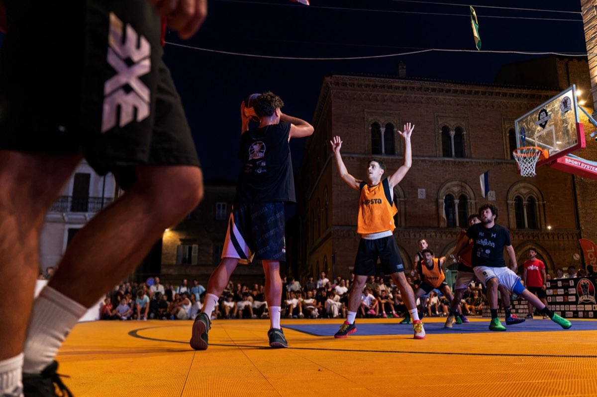 Partita di basket Headless davanti al pubblico